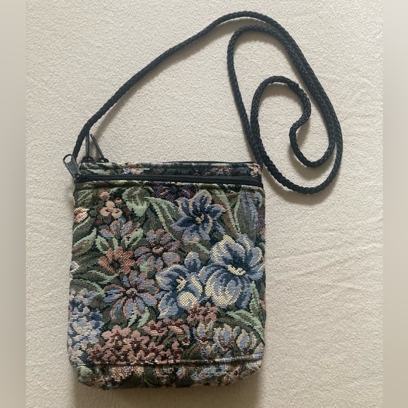 Vintage Handbags - Vintage Floral Tapestry Purse